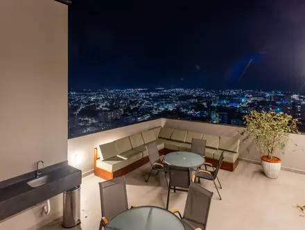 Lounge com vista da cidade